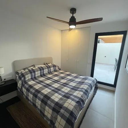 Apartamento De Una Habitacion Con Terraza Grande Cerca De Barcelona Badalona Exterior foto