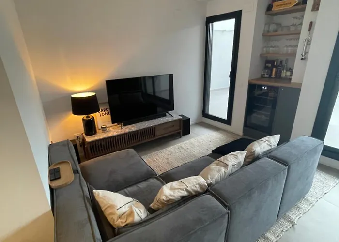 Apartamento De Una Habitacion Con Terraza Grande Cerca De Barcelona