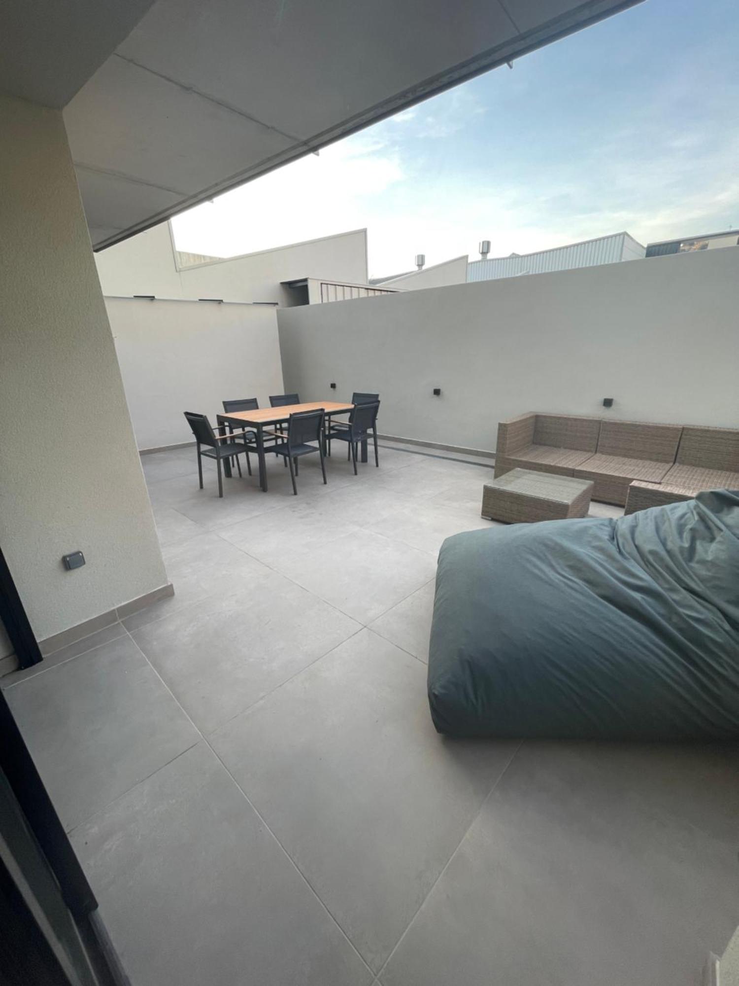 De Con Terraza Grande Cerca De Barcelona Badalona